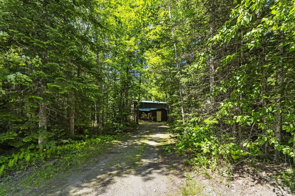 20 North Road Clifton ME 04428