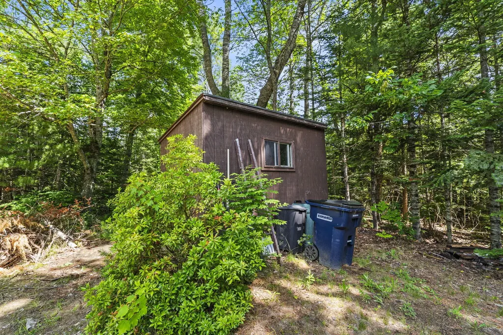 20 North Road Clifton ME 04428