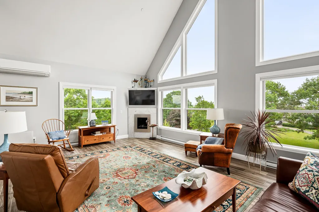 6 Clayton Lane Rockland ME 04841