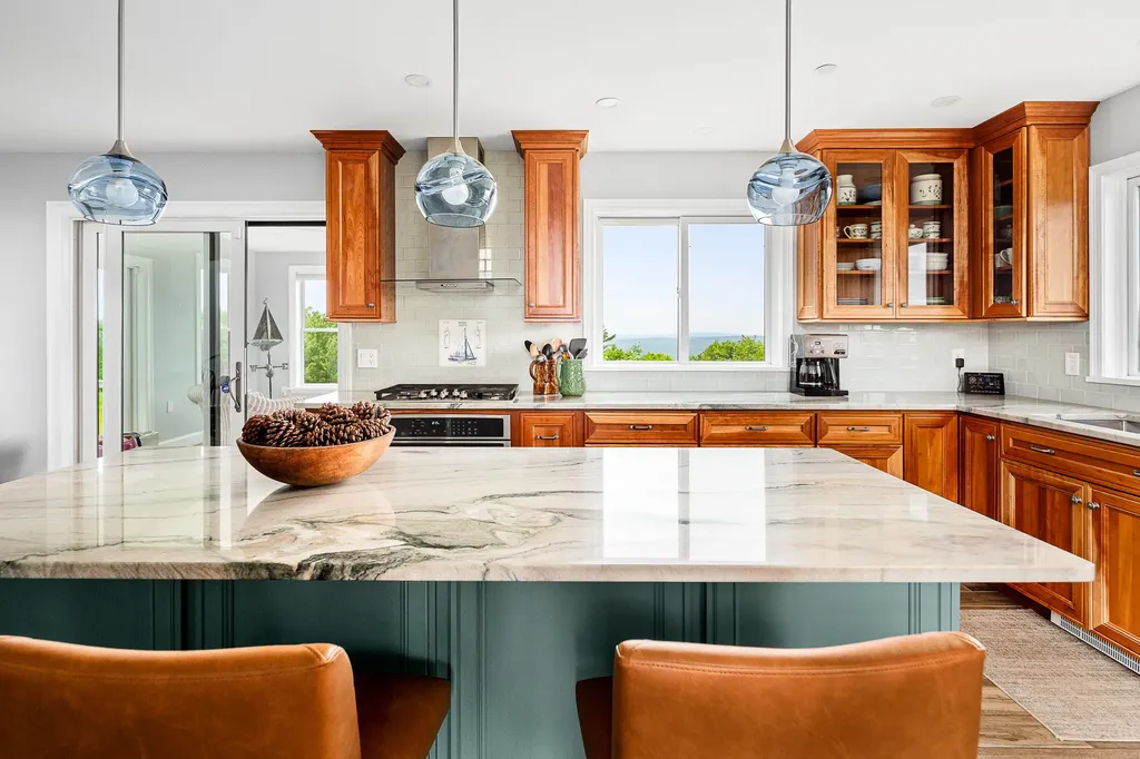 6 Clayton Lane Rockland ME 04841