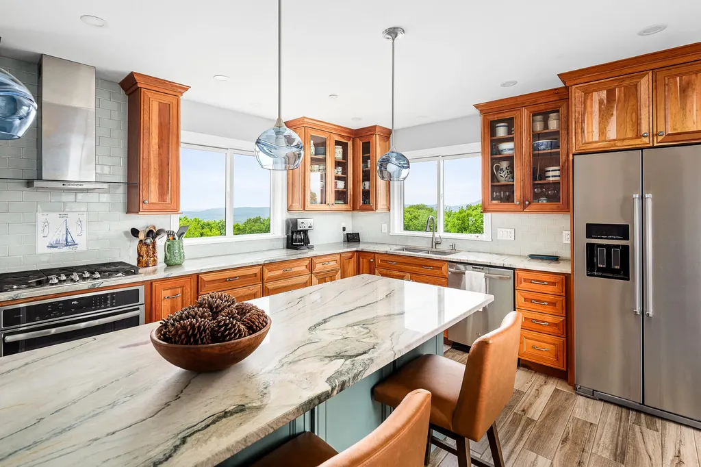 6 Clayton Lane Rockland ME 04841