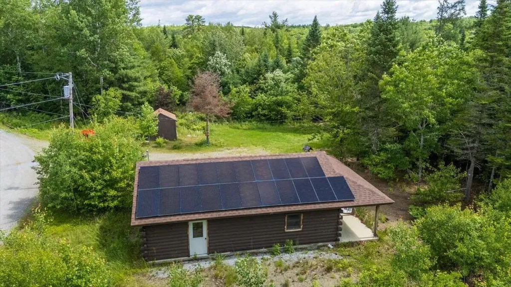 92 Serenity Lane Union ME 04862