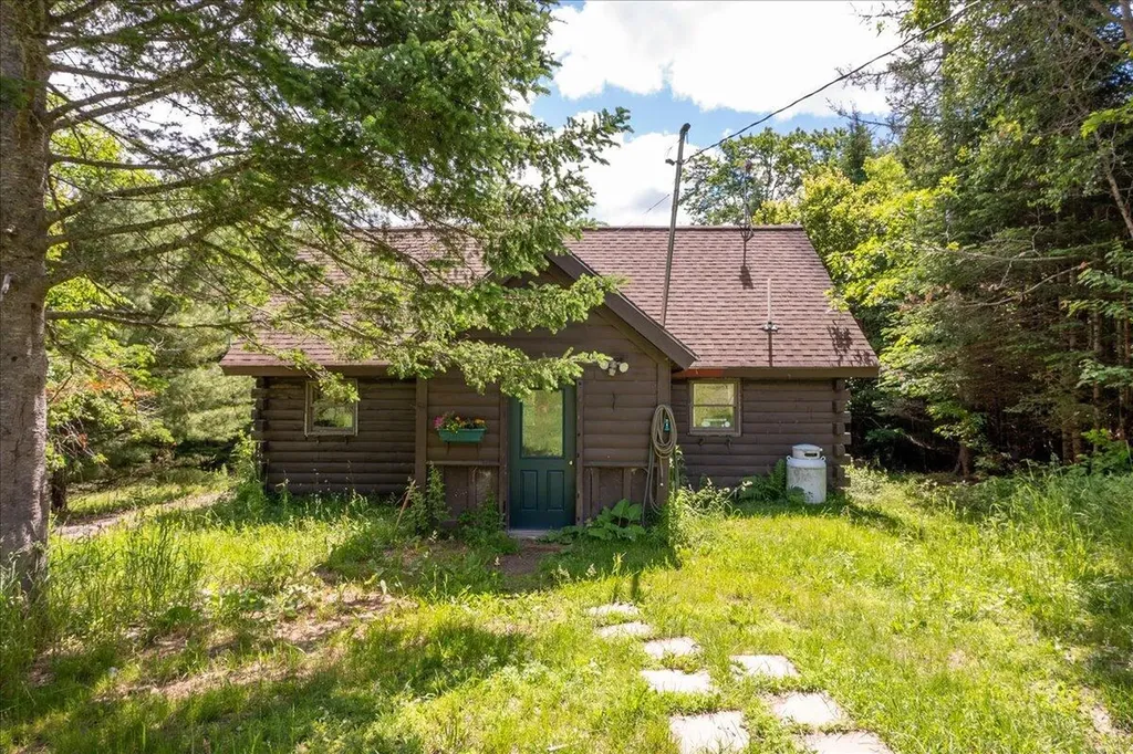 92 Serenity Lane Union ME 04862