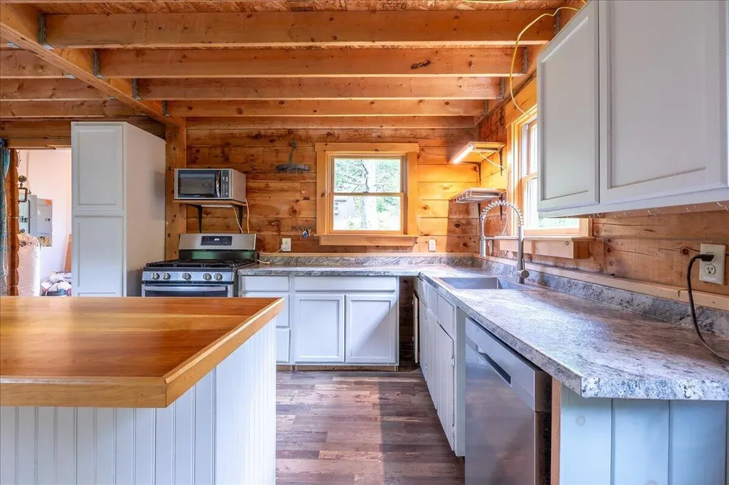 92 Serenity Lane Union ME 04862