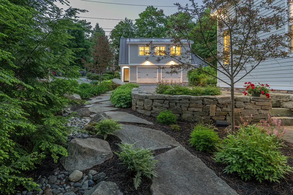 3-2 Creek Lane Manchester ME 04351