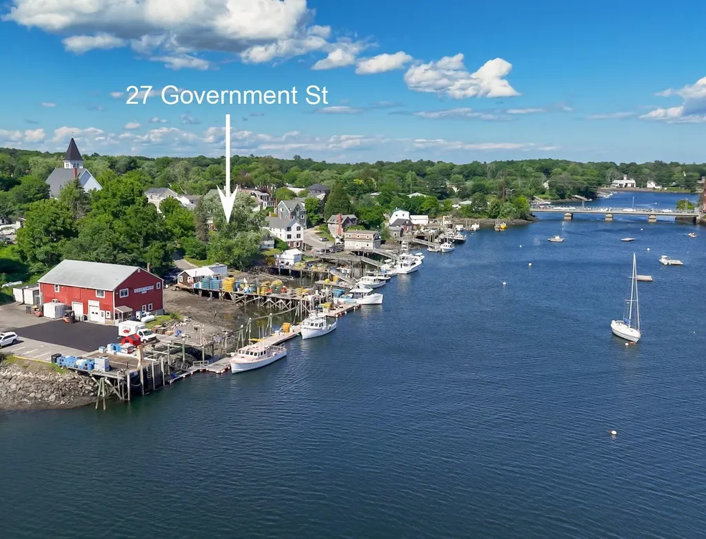 27 Government Street Kittery ME 03904