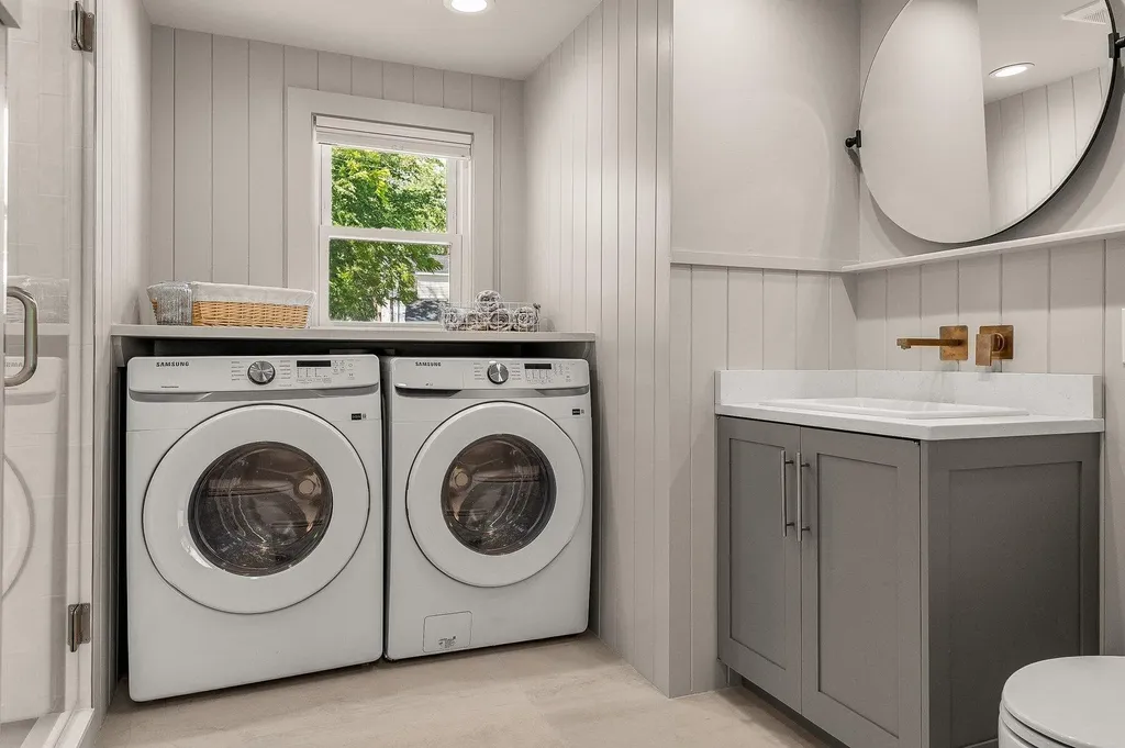27 Government Street Kittery ME 03904