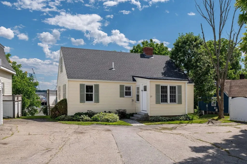 27 Government Street Kittery ME 03904