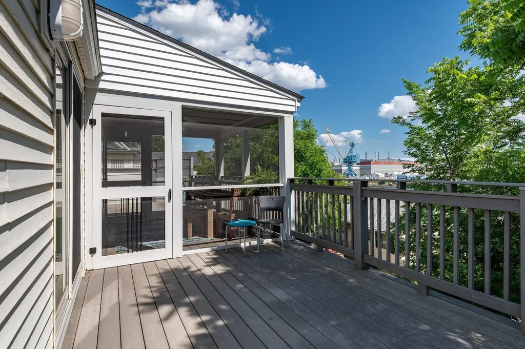 27 Government Street Kittery ME 03904
