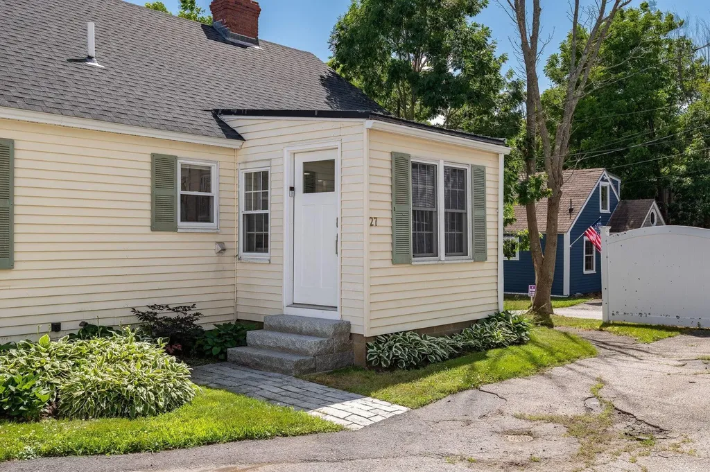 27 Government Street Kittery ME 03904