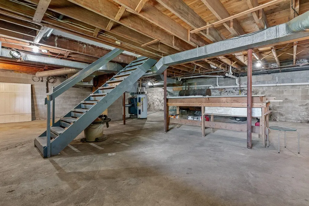 27 Government Street Kittery ME 03904