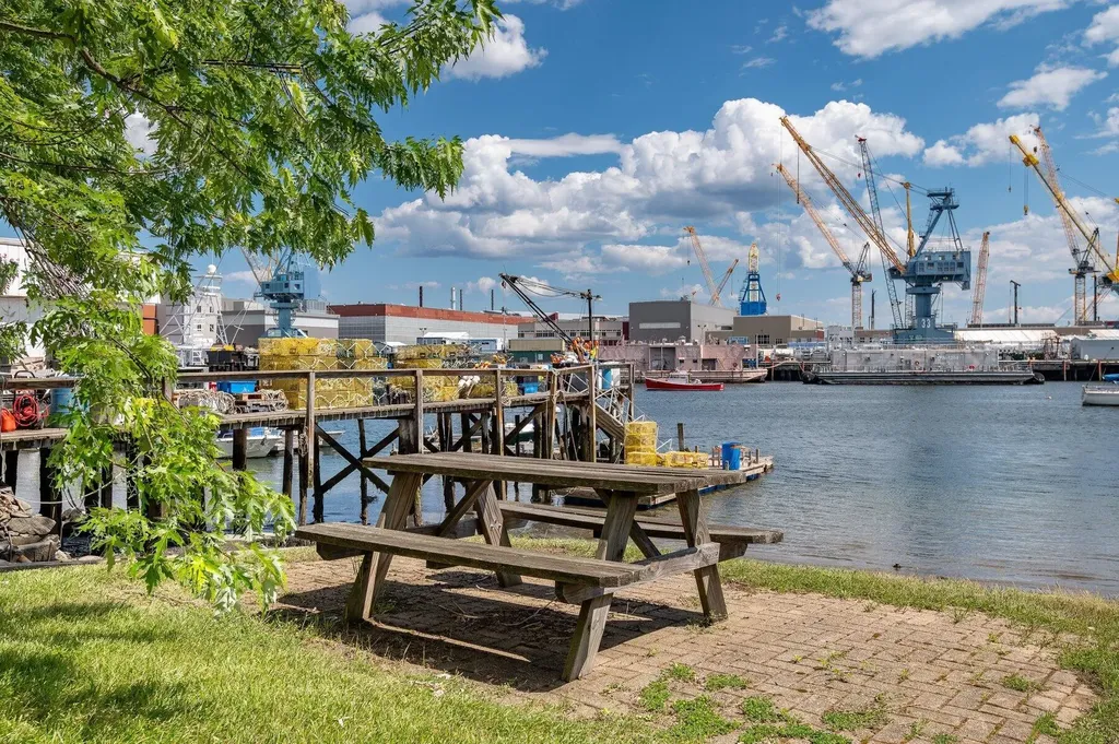 27 Government Street Kittery ME 03904