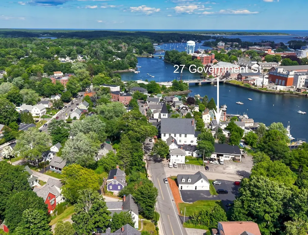 27 Government Street Kittery ME 03904