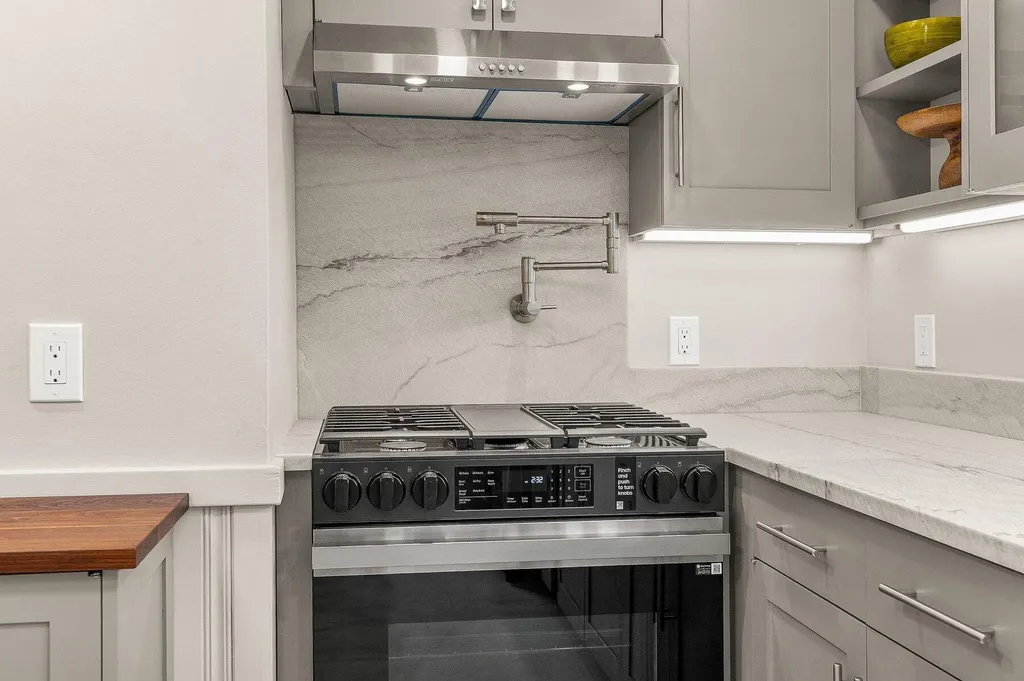 27 Government Street Kittery ME 03904