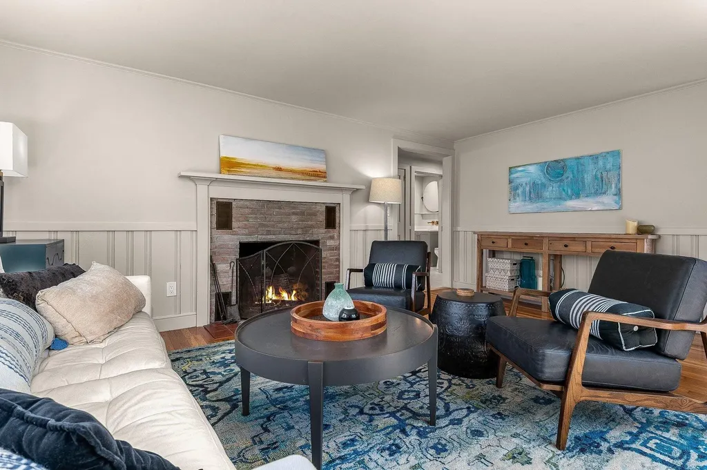 27 Government Street Kittery ME 03904