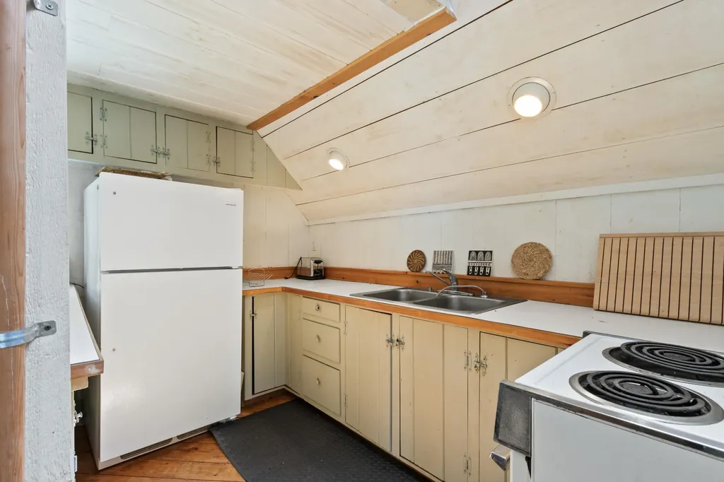1500 State Route 32 Bristol ME 04564