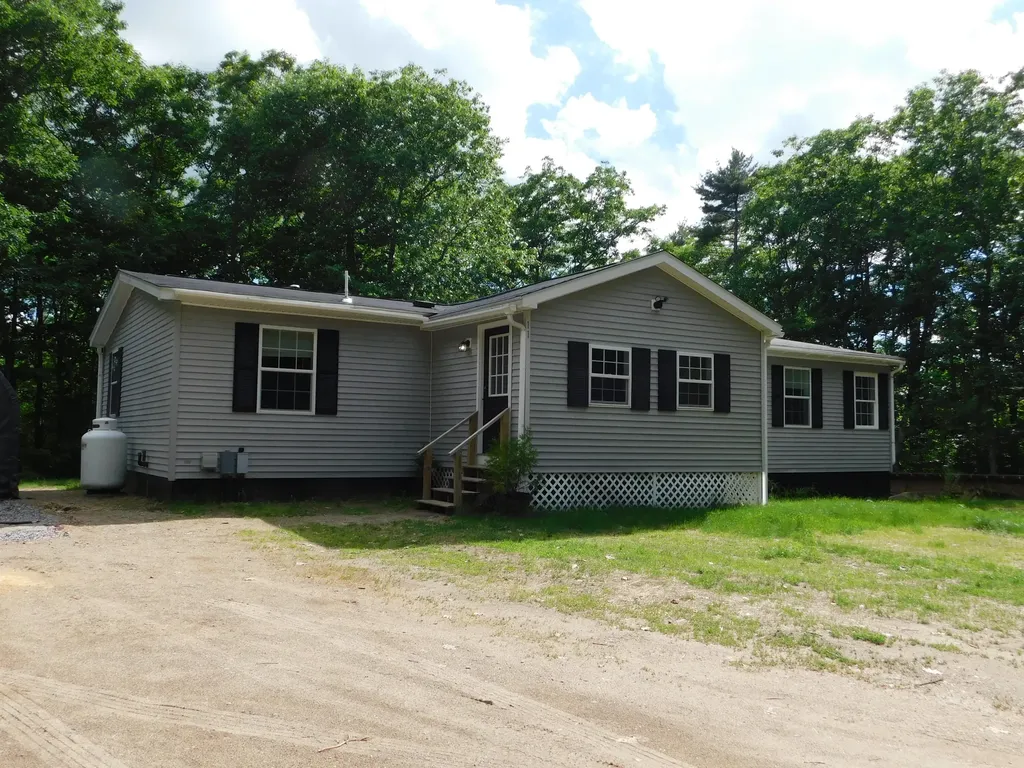 11 Deal Drive Sabattus ME 04280