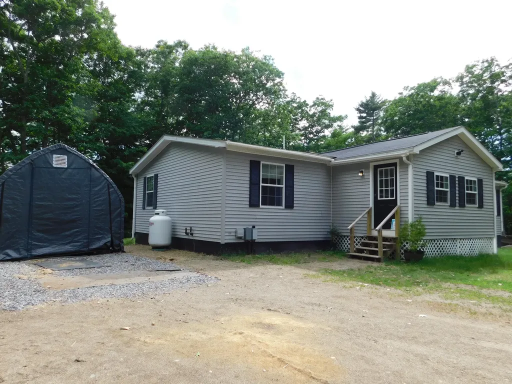 11 Deal Drive Sabattus ME 04280