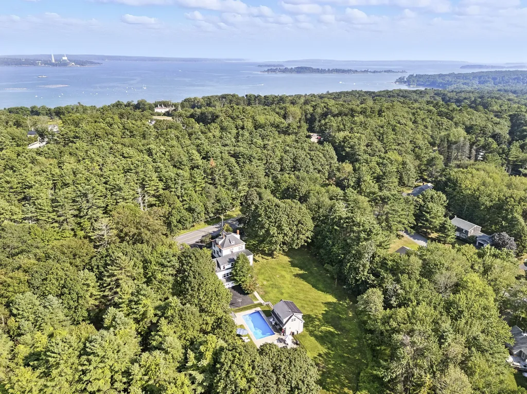 186 Foreside Road Cumberland ME 04110