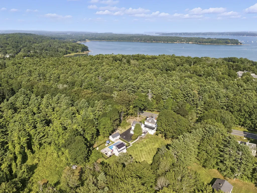 186 Foreside Road Cumberland ME 04110