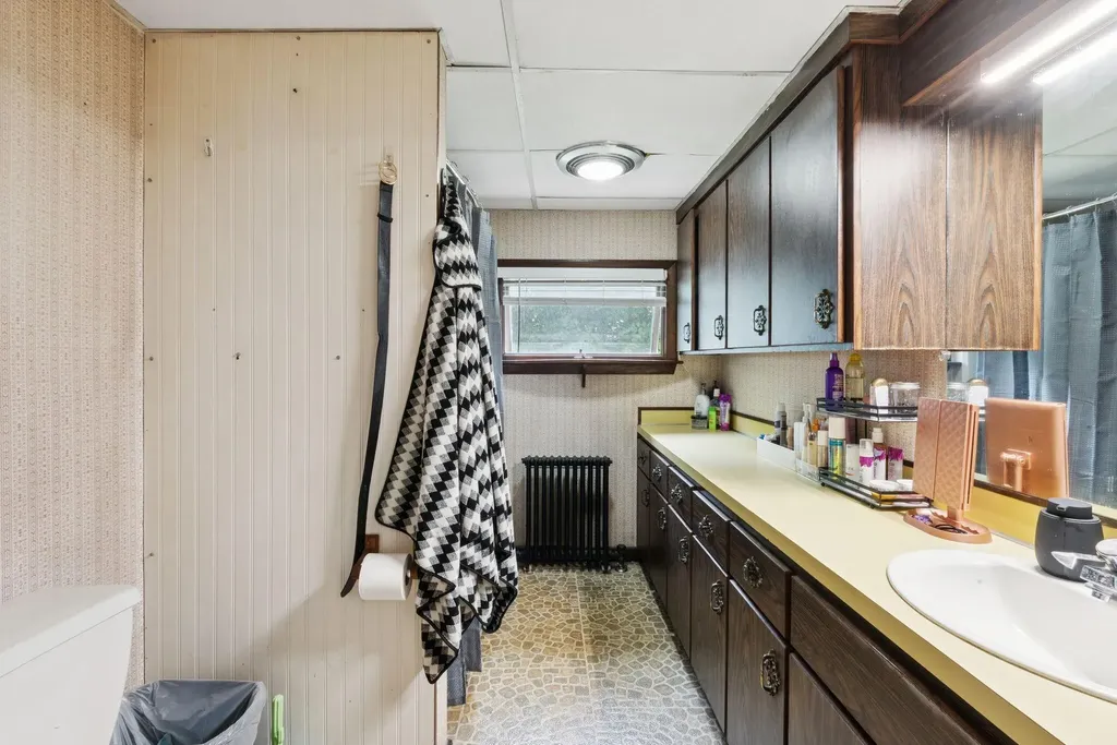 71 Warren Avenue Lewiston ME 04240