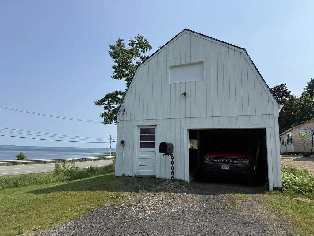 752 Us-1 Robbinston ME 04671
