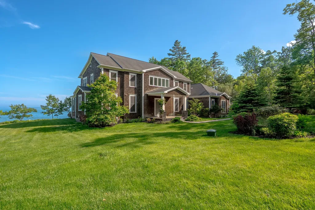 675 Wolfe's Neck Road Freeport ME 04032