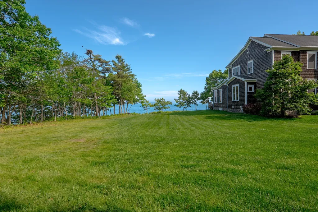 675 Wolfe's Neck Road Freeport ME 04032