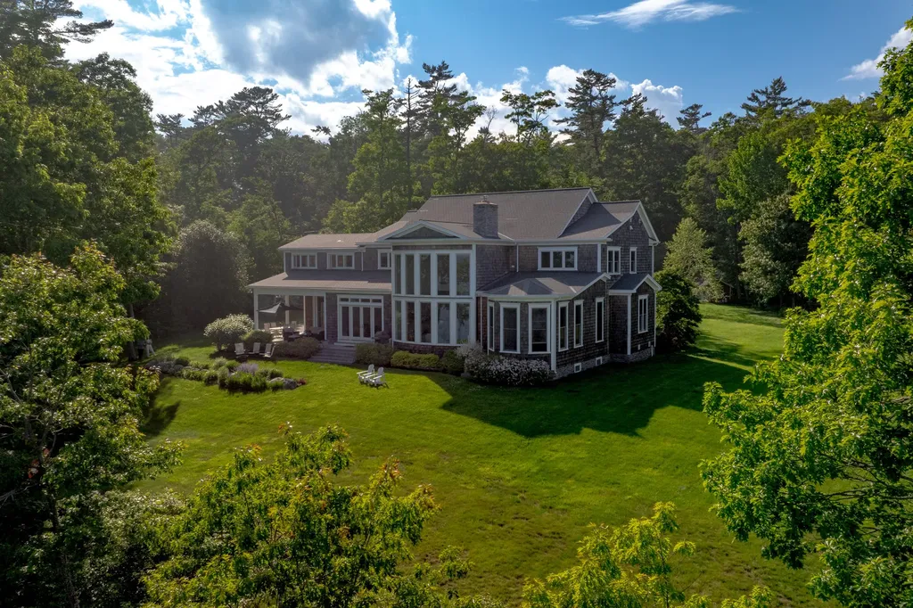 675 Wolfe's Neck Road Freeport ME 04032