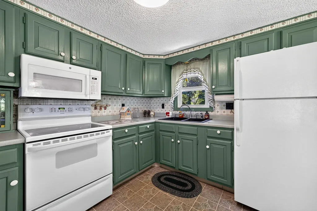37 Keith Street Chelsea ME 04330