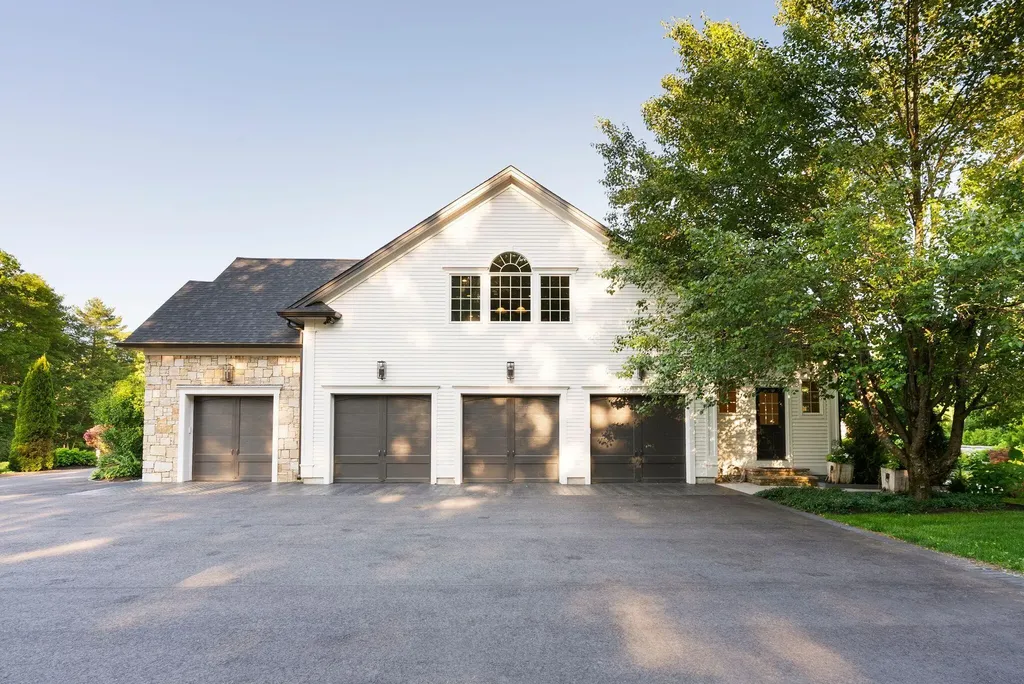 19 Cavendish Way Falmouth ME 04105