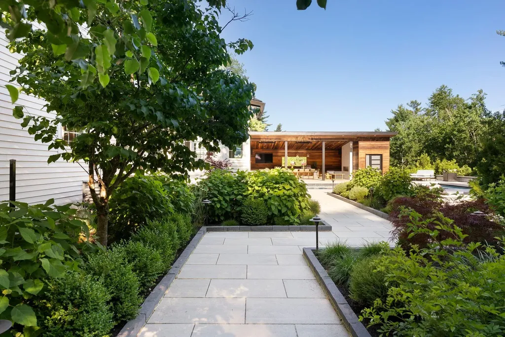 19 Cavendish Way Falmouth ME 04105