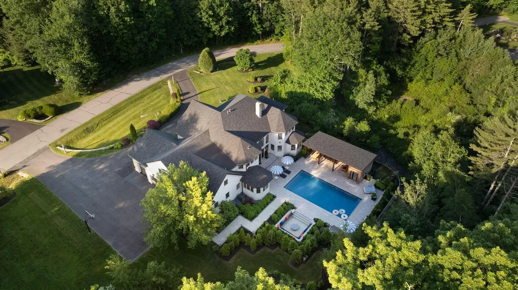19 Cavendish Way Falmouth ME 04105