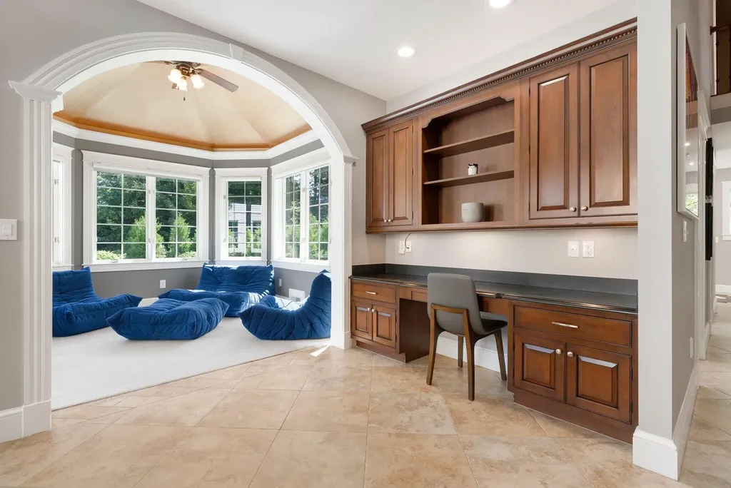 19 Cavendish Way Falmouth ME 04105