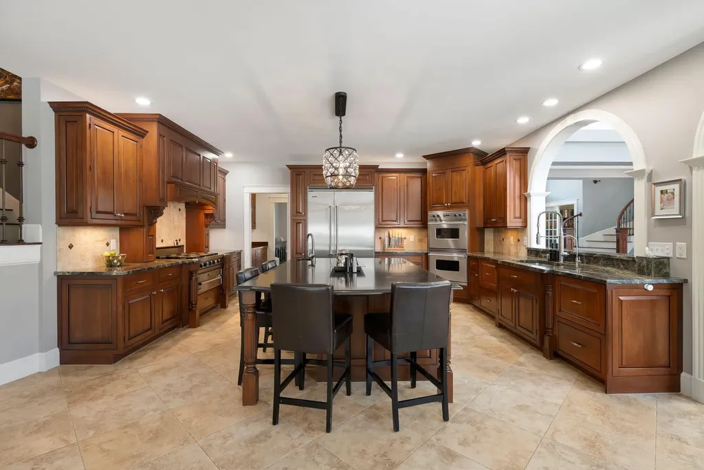 19 Cavendish Way Falmouth ME 04105