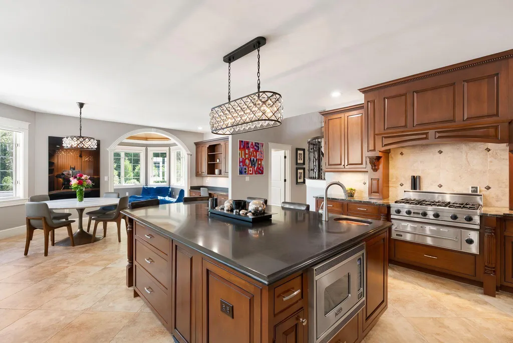 19 Cavendish Way Falmouth ME 04105