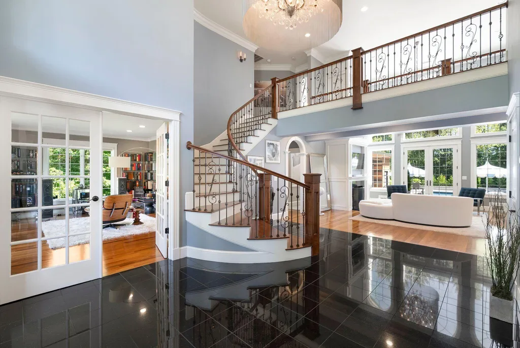 19 Cavendish Way Falmouth ME 04105