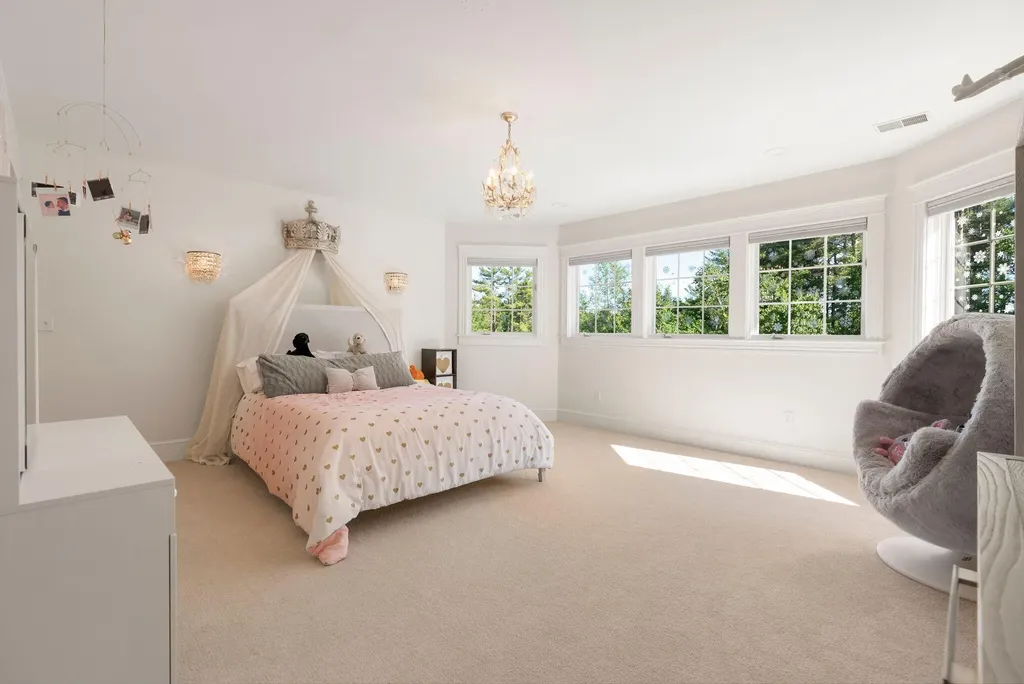 19 Cavendish Way Falmouth ME 04105