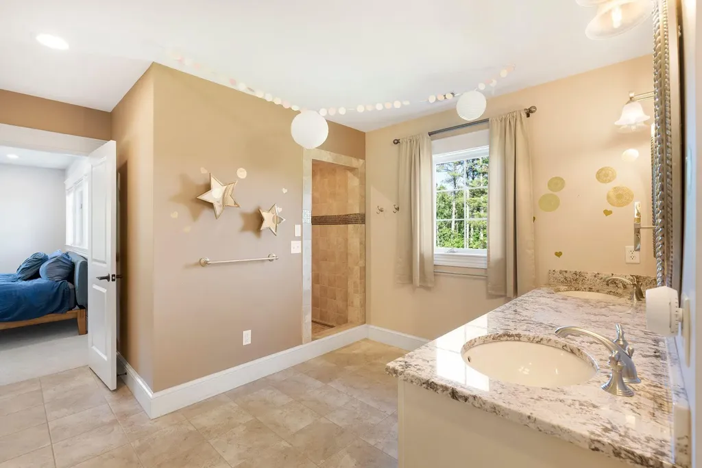 19 Cavendish Way Falmouth ME 04105