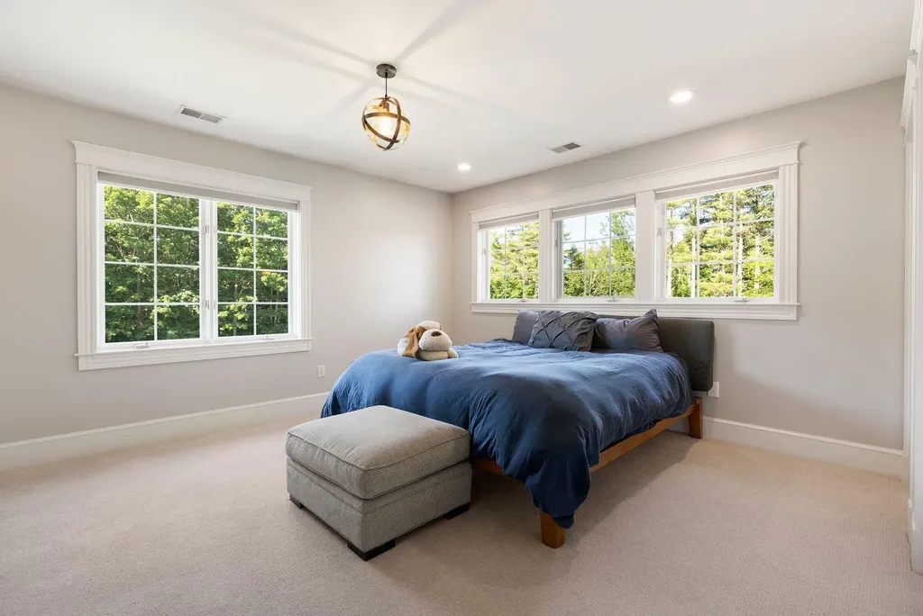 19 Cavendish Way Falmouth ME 04105