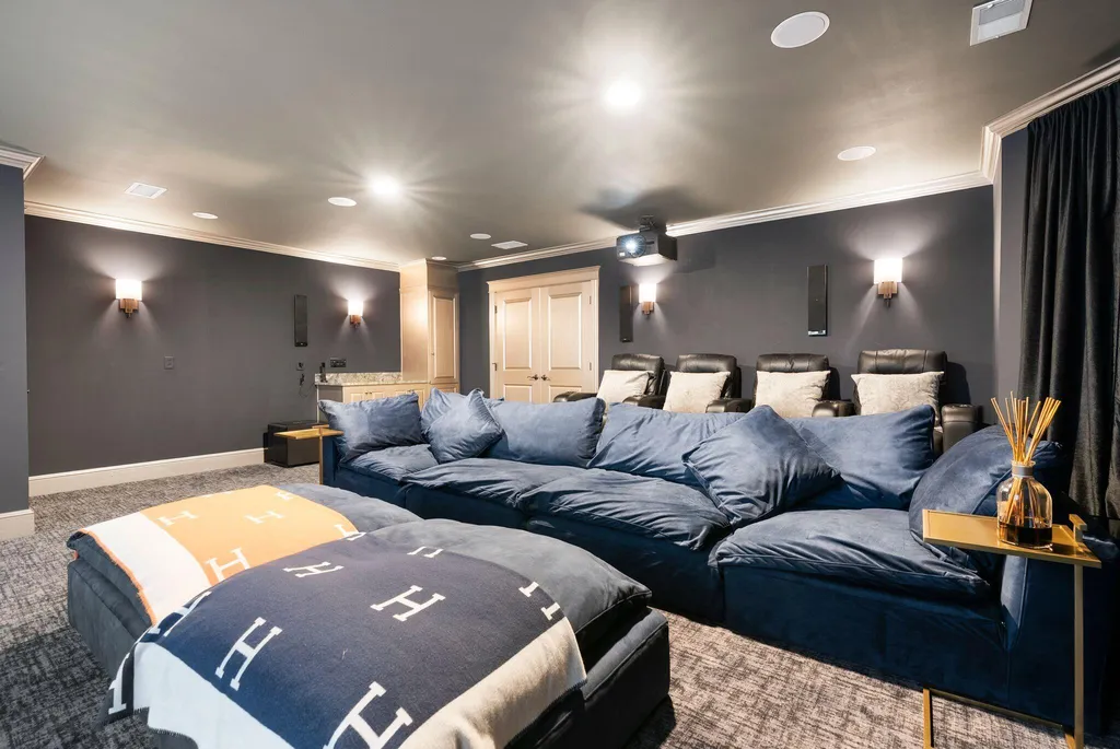 19 Cavendish Way Falmouth ME 04105