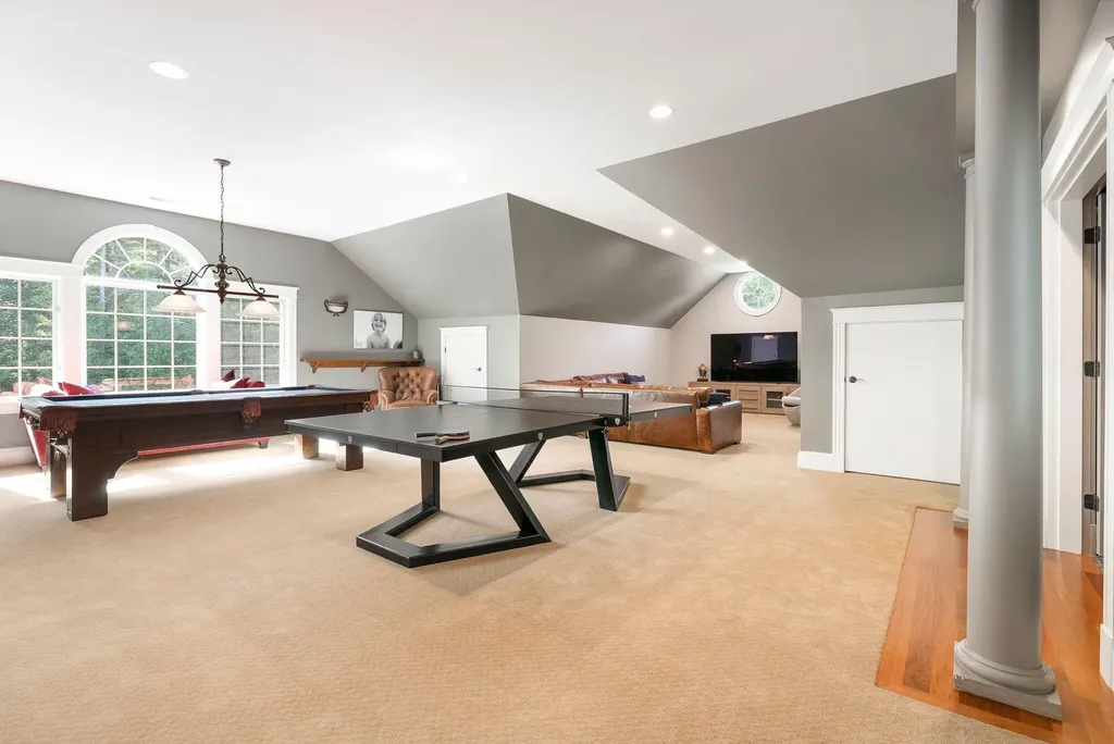 19 Cavendish Way Falmouth ME 04105