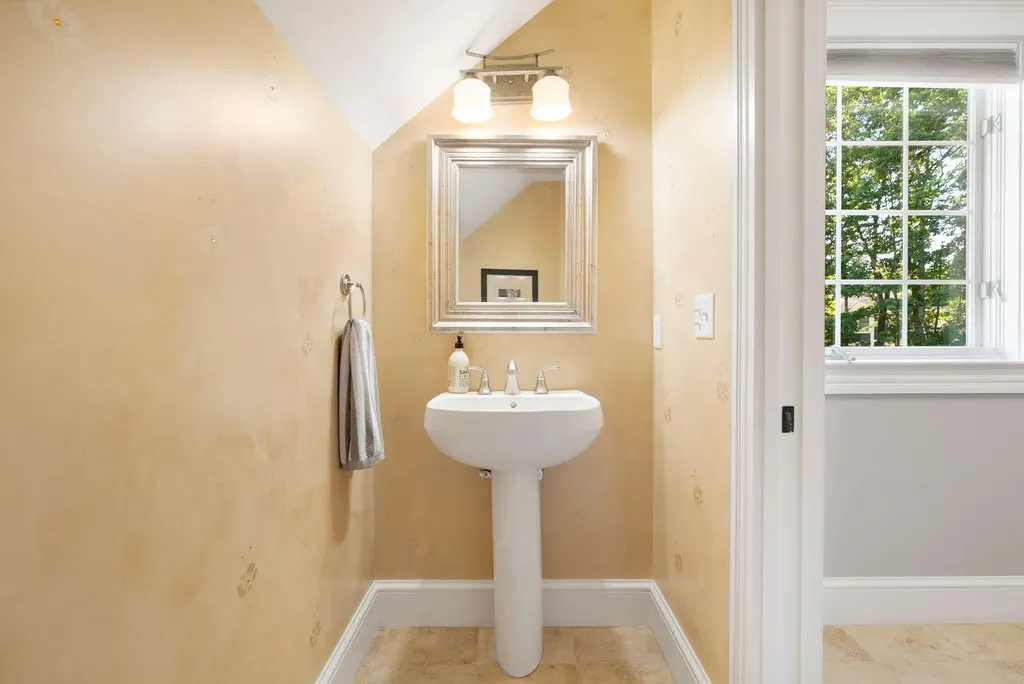 19 Cavendish Way Falmouth ME 04105
