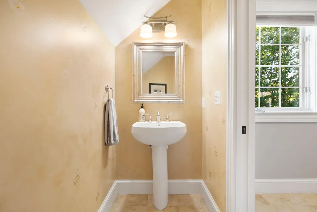 19 Cavendish Way Falmouth ME 04105