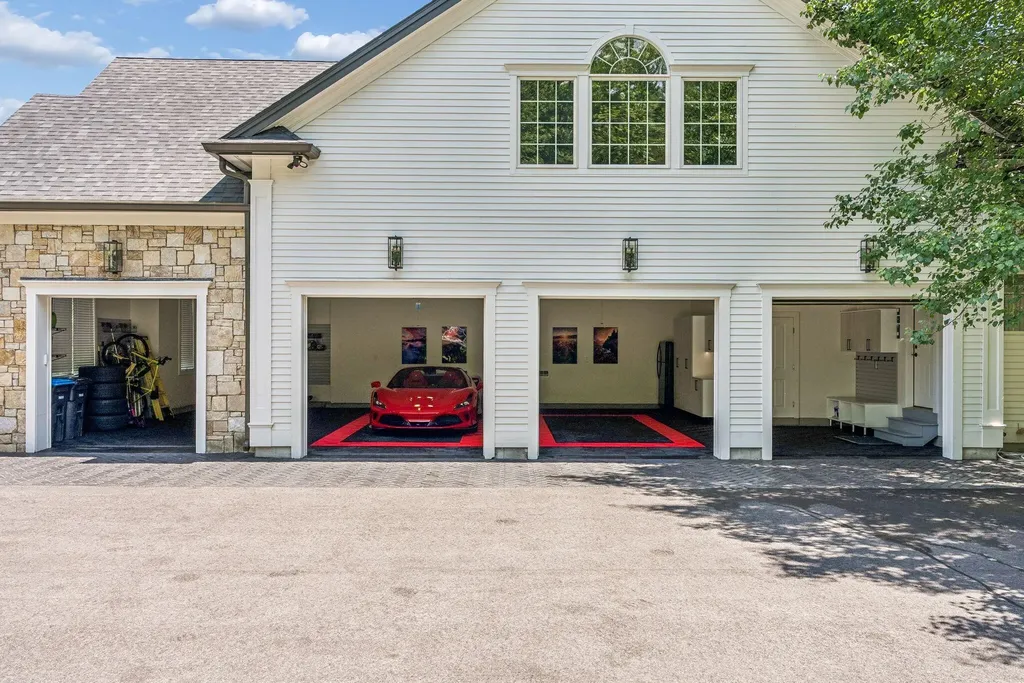 19 Cavendish Way Falmouth ME 04105