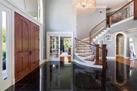 19 Cavendish Way Falmouth ME 04105
