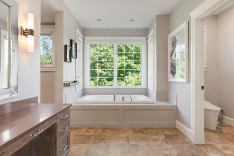 19 Cavendish Way Falmouth ME 04105