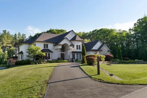 19 Cavendish Way Falmouth ME 04105