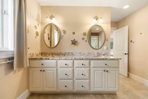 19 Cavendish Way Falmouth ME 04105