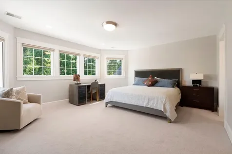 19 Cavendish Way Falmouth ME 04105